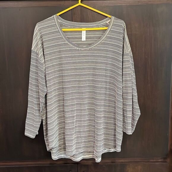 ATHLETA CLOUDLIGHT STRATUS STRIPED TOP SIZE 1X - Picture 2 of 5